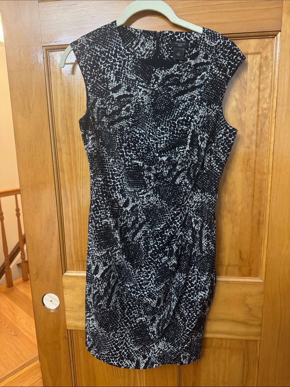 Ann Taylor Black and White Printed Cap-Sleeve Sheath Dress